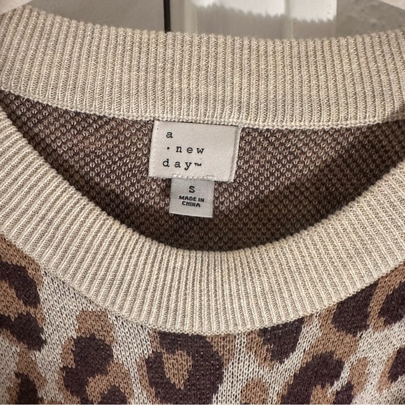 A New Day Cream Brown Leopard Print Knit Crewneck Pullover Sweater Size Small - Picture 4 of 11